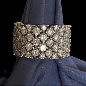 Gorgeous flex cubic zirconia ring SZ 8 Marked 925, sterling silver